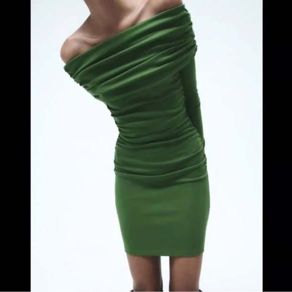 ZARA | Ruched Off the Shoulder Long Sleeve Green Mini Dress - Picture 13 of 15